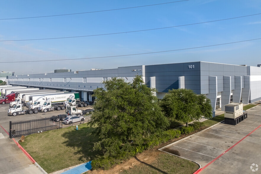 101 Esplanade Blvd, Houston, TX for sale - Primary Photo - Image 1 of 1