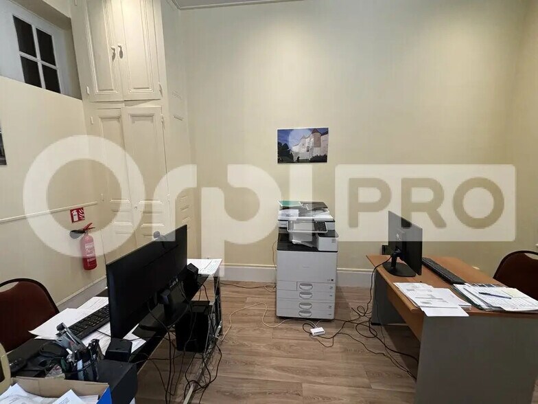 Office in Compiègne for lease - Building Photo - Image 2 of 5