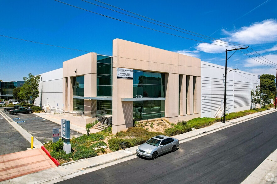 2027 Leo Ave, Commerce, CA for lease - Primary Photo - Image 1 of 5