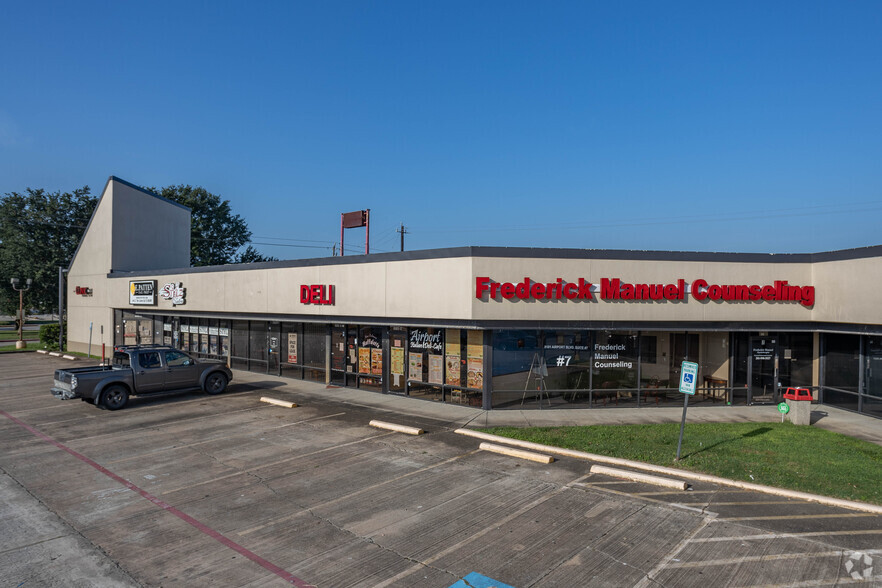 8101 Airport Blvd, Houston, TX for lease - Building Photo - Image 2 of 9