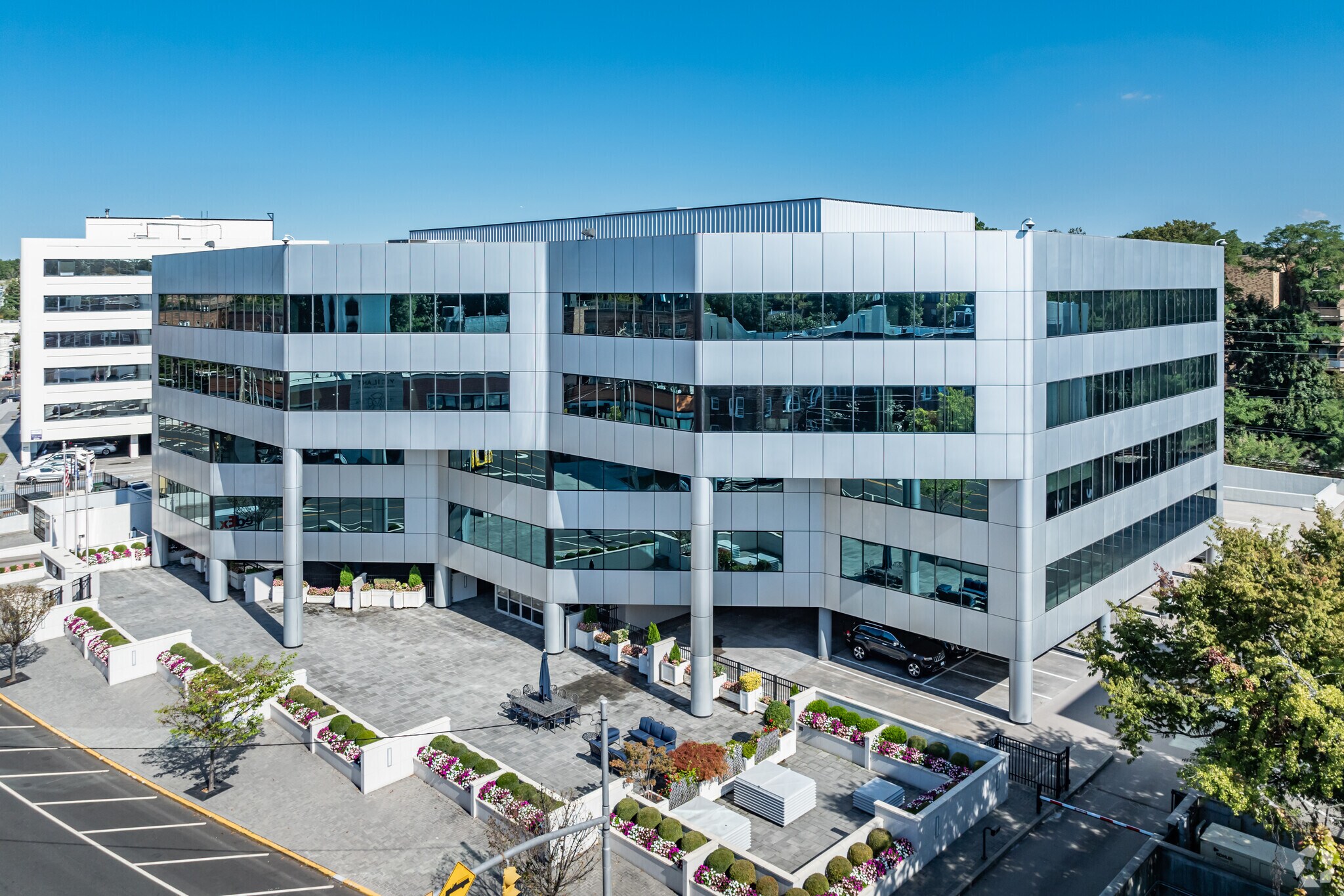 80 Cuttermill Rd, Great Neck, NY for sale Primary Photo- Image 1 of 1