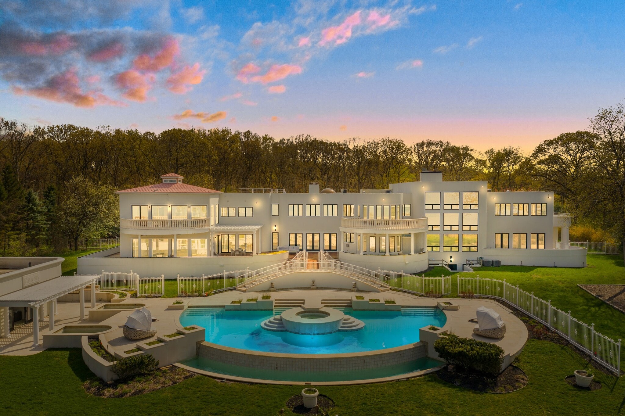 157 Cliff Rd, Port Jefferson, NY for sale Building Photo- Image 1 of 12