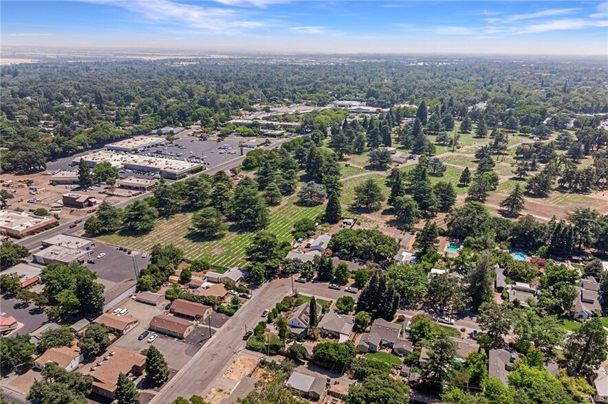 498 E Sacramento Ave, Chico, CA for sale - Primary Photo - Image 1 of 41