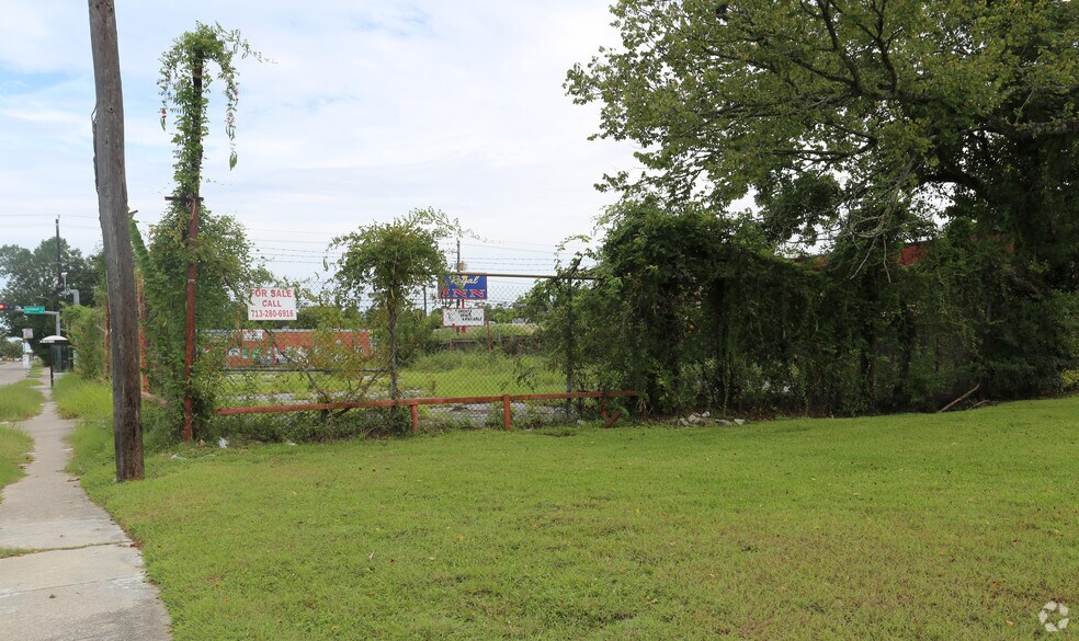 4824 E Tidwell Rd, Houston, TX 77016