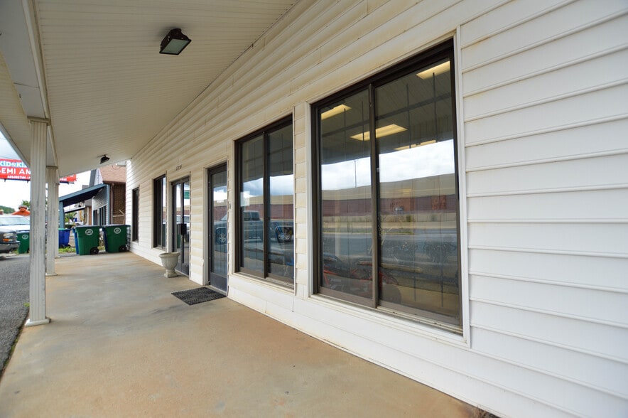12056 Stallings Commerce Dr, Matthews, NC for lease - Building Photo - Image 3 of 20