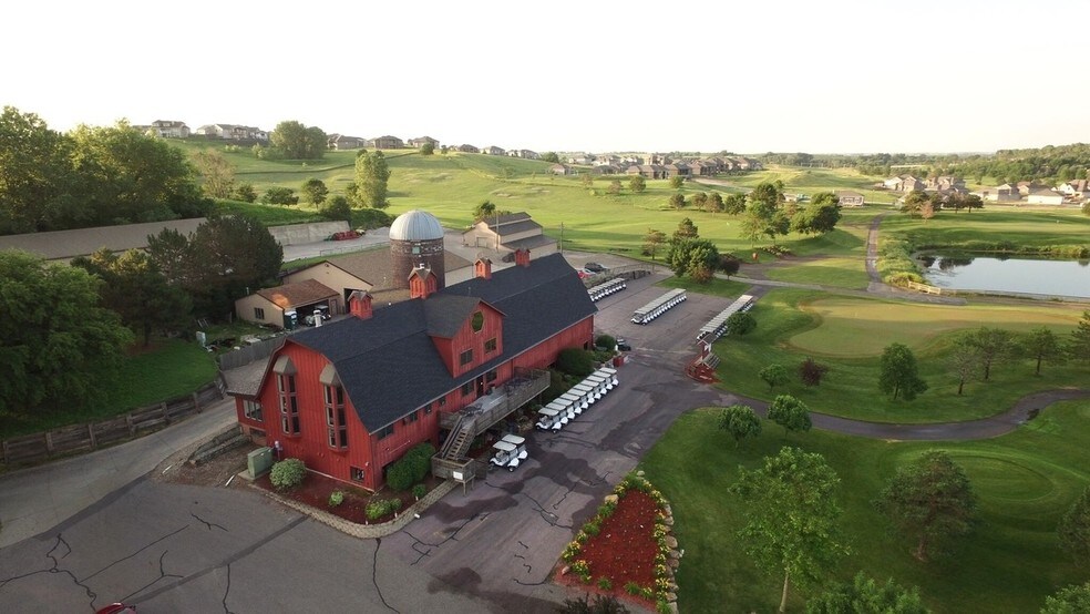 6500 Whispering Creek Dr, Sioux City, IA 51106