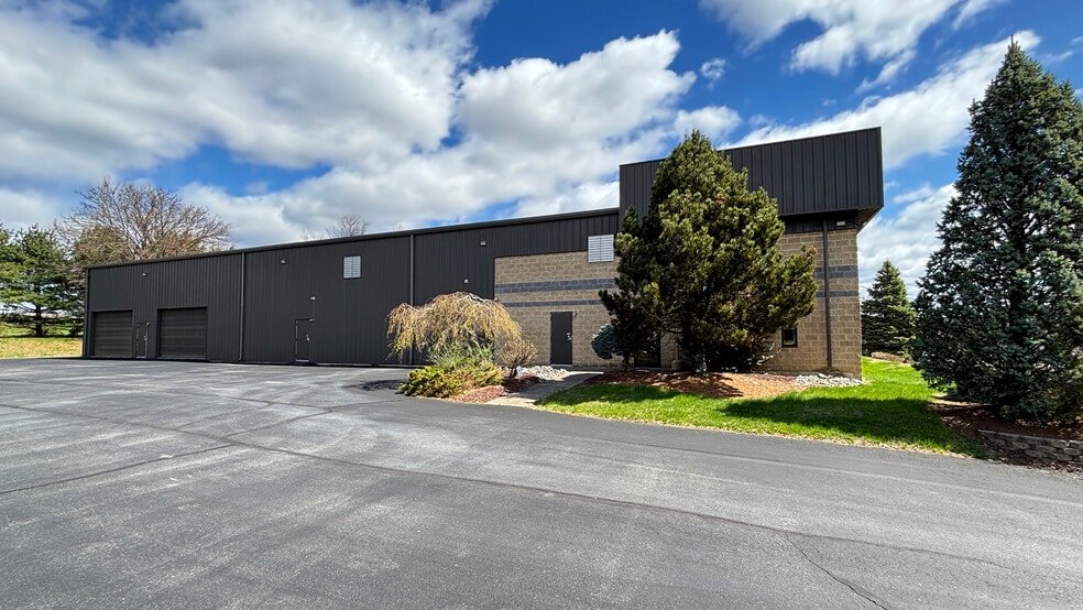 475 Business Park Ln, Allentown, PA for sale - Building Photo - Image 2 of 46