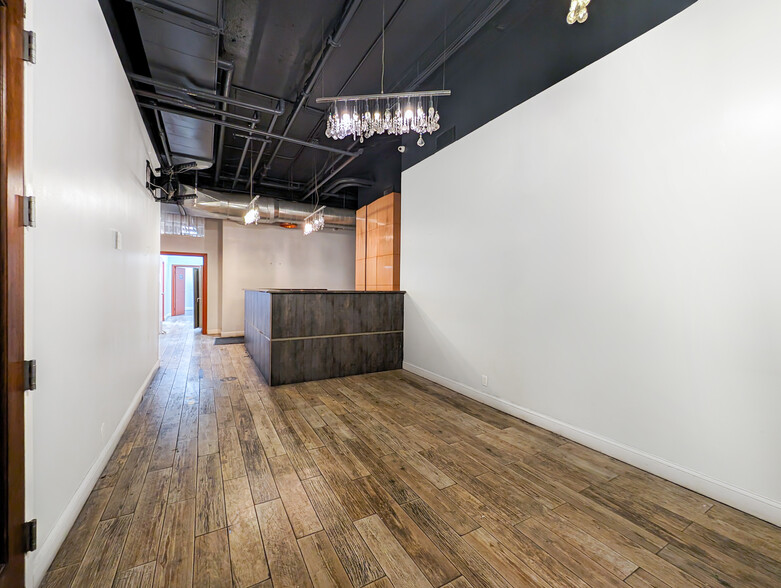 780 8th Ave, New York, NY for lease - Interior Photo - Image 3 of 7