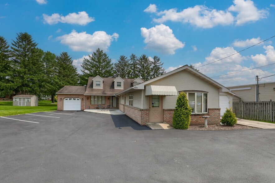 17 Deturk Rd, Oley, PA 19547 Eastern Berks County Barber Shop