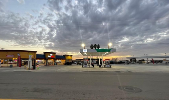 Private Independent Mini Truck Stop - Truck Stop