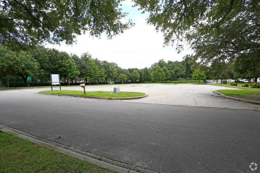 5814 N Monroe St, Tallahassee, FL for lease - Primary Photo - Image 1 of 2