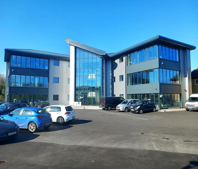 Willie Snaith Rd, Newmarket for lease - Building Photo - Image 1 of 2