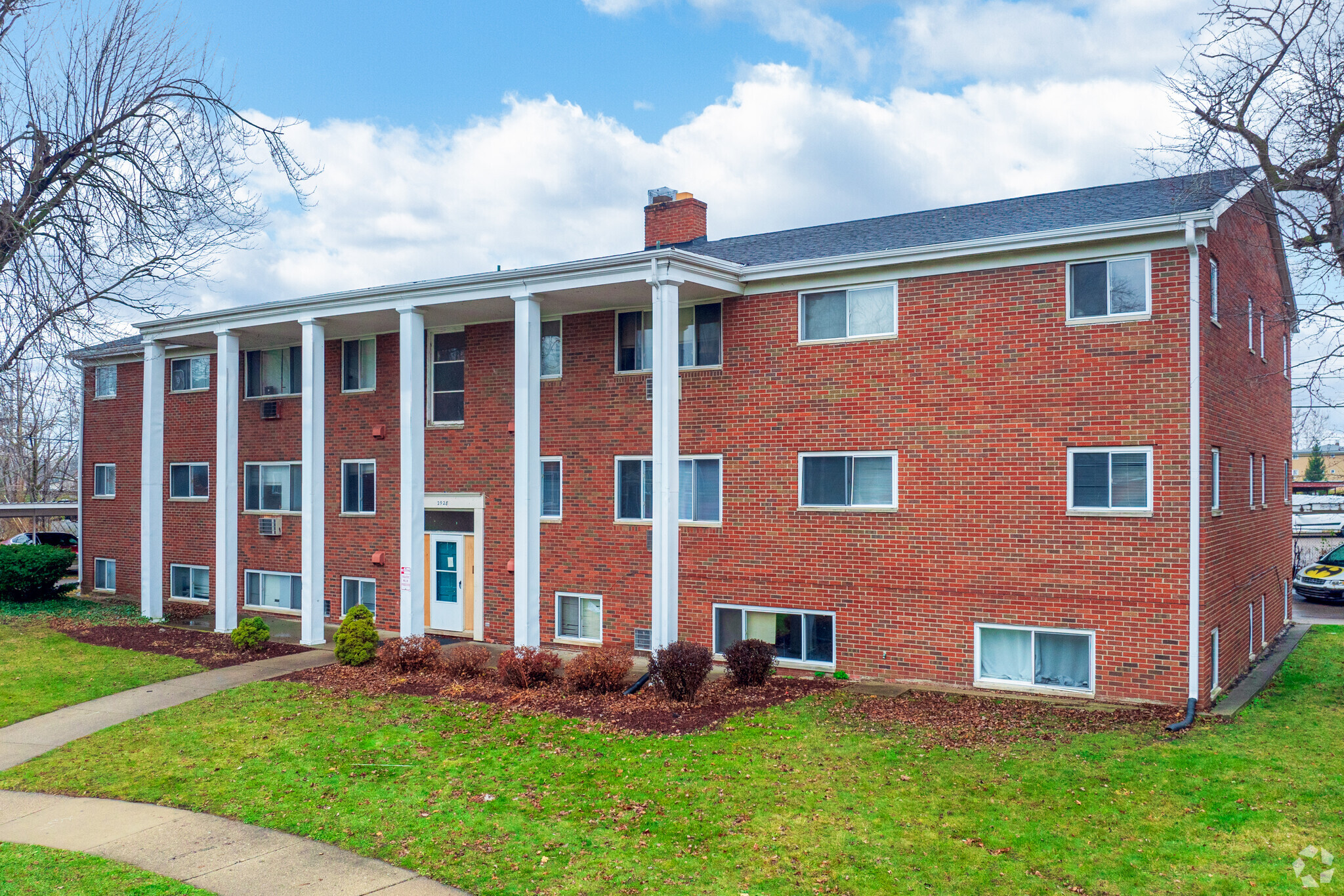2928 Kenwick Cir, Lansing, MI for sale Primary Photo- Image 1 of 1