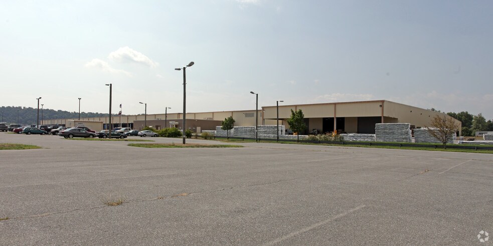 7101 Geoffrey Way, Frederick, MD for sale - Primary Photo - Image 1 of 1