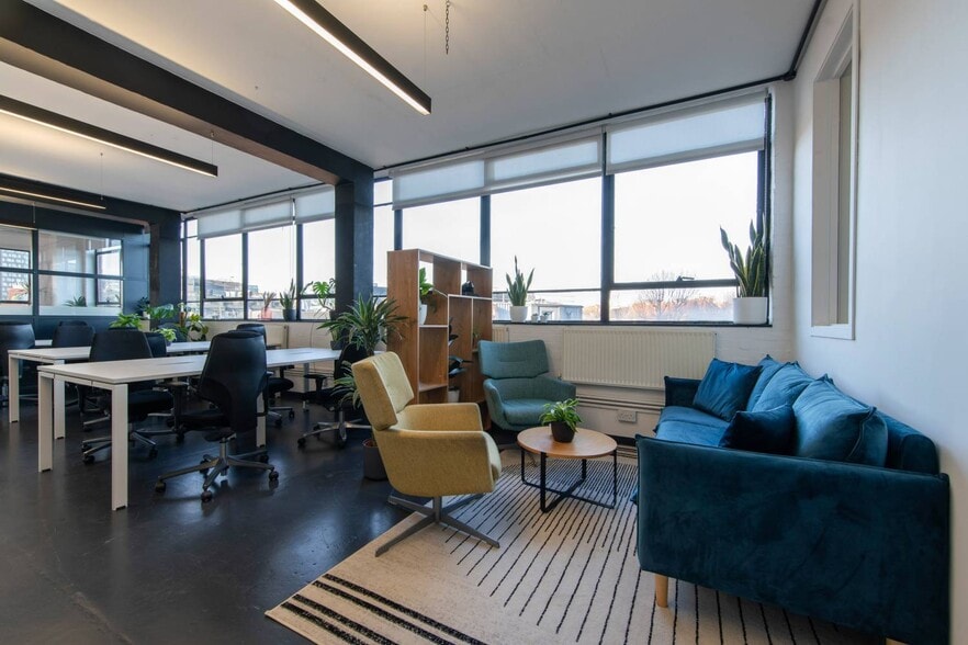 27-33 Bethnal Green Rd, London for lease - Interior Photo - Image 2 of 3