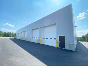 5-27 Crane Way, Hudson, NH for lease Building Photo- Image 1 of 3