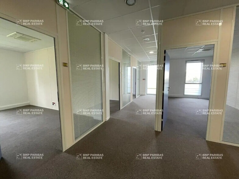 Office in Saint-Herblain for lease - Interior Photo - Image 2 of 7