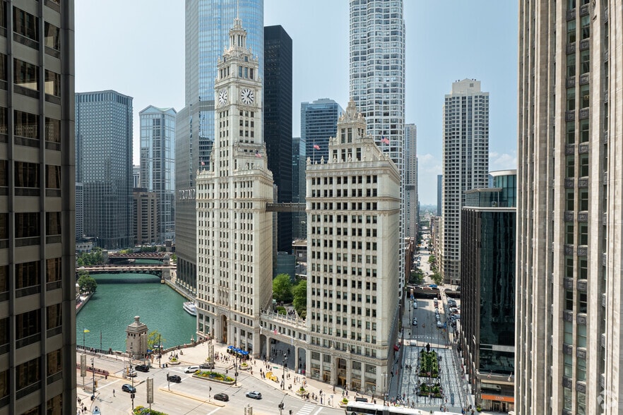 400 N Michigan Ave, Chicago, IL for lease - Primary Photo - Image 1 of 6