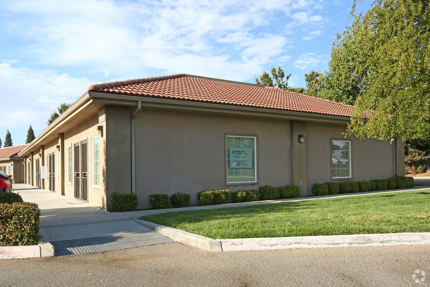 4733 W Spruce Ave, Fresno, CA for lease - Building Photo - Image 3 of 5