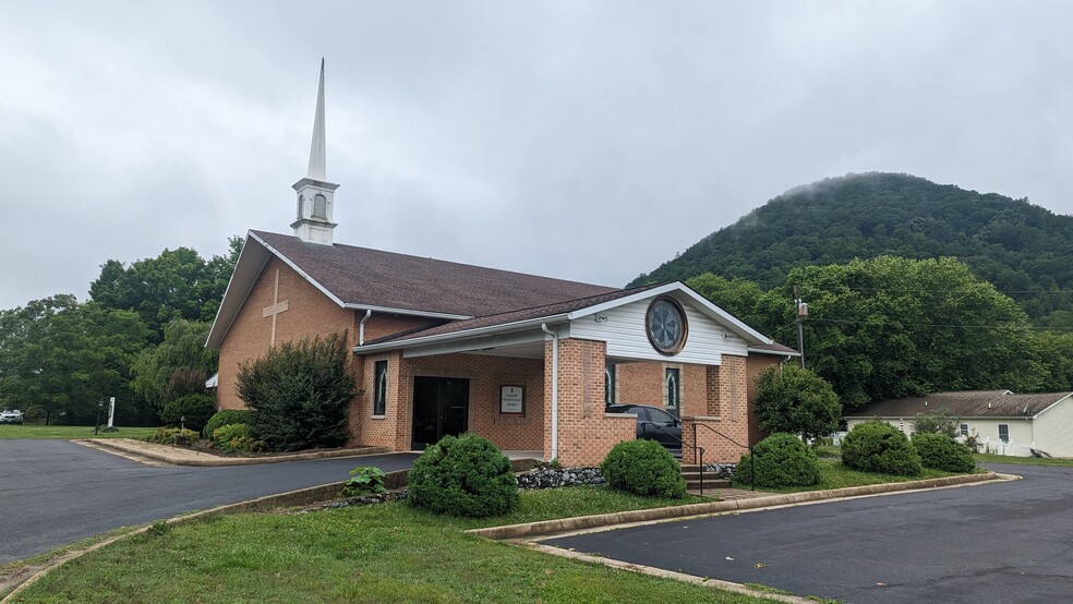 908 Anderson St, Glasgow, VA for sale - Primary Photo - Image 1 of 14