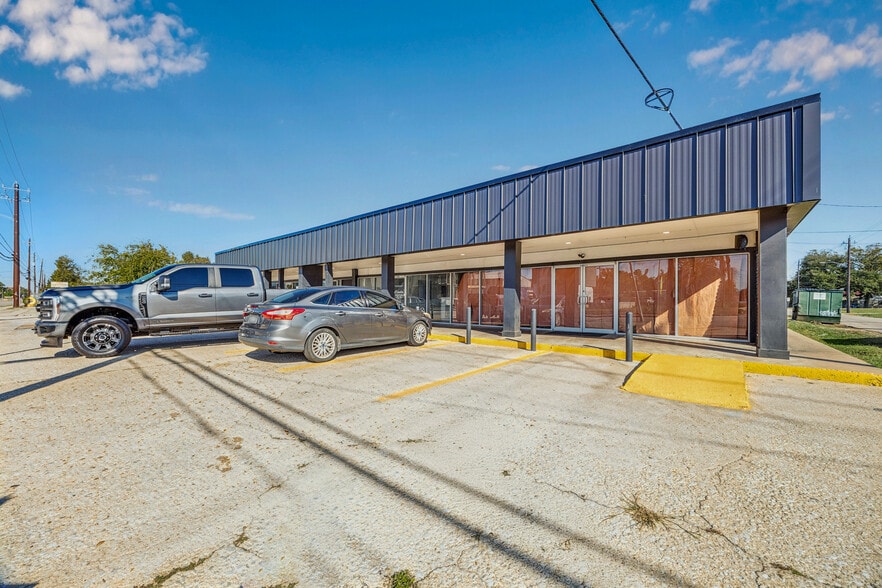 5600 Yale St, Houston, TX for lease - Building Photo - Image 1 of 7