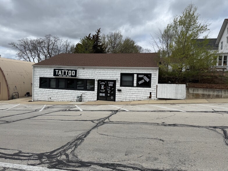 127 E State St, Batavia, IL for lease - Building Photo - Image 1 of 9