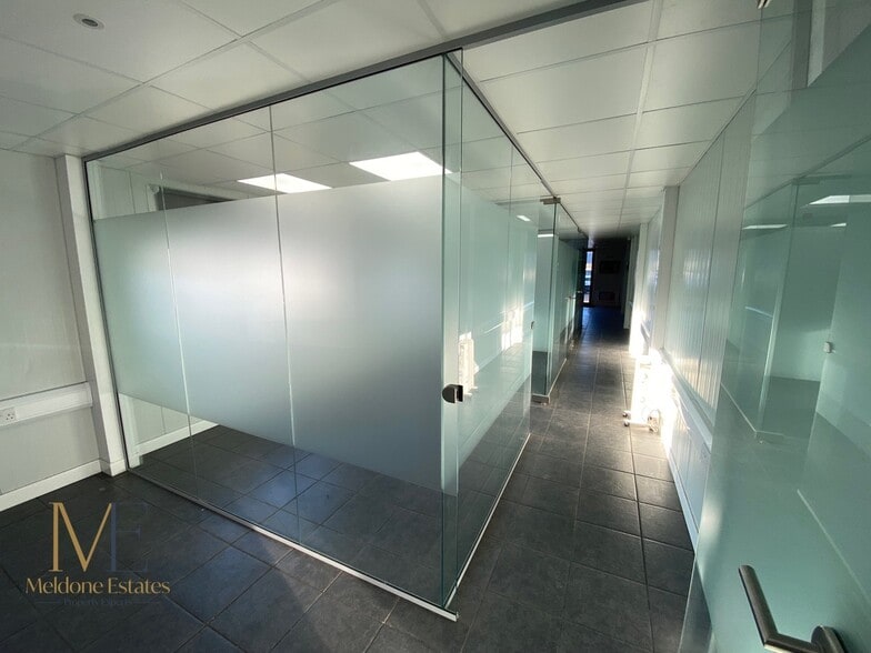 Unit R4 Offices, Northfleet Industrial Est, Lower Rd, Northfleet for lease - Building Photo - Image 2 of 5