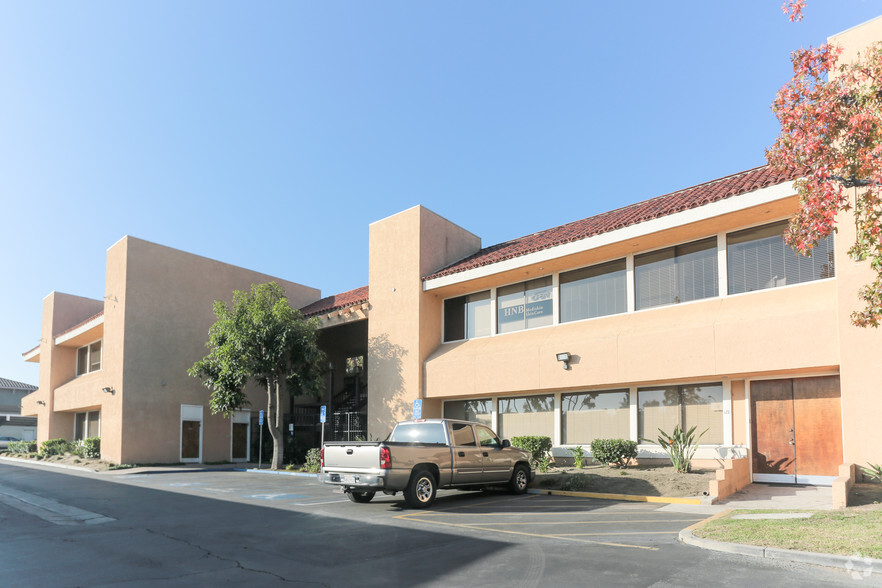 520 N Brookhurst St, Anaheim, CA for lease - Building Photo - Image 2 of 3