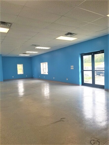 148 Big Knob Rd, Rochester, PA for sale - Interior Photo - Image 3 of 3