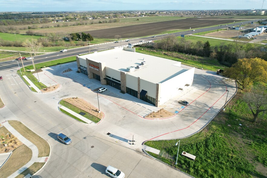 2751 N Hwy 77, Waxahachie, TX for lease - Building Photo - Image 1 of 11