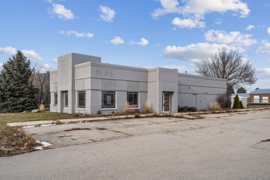 10 Plaza Dr, Clear Lake, IA for sale - Building Photo - Image 1 of 15