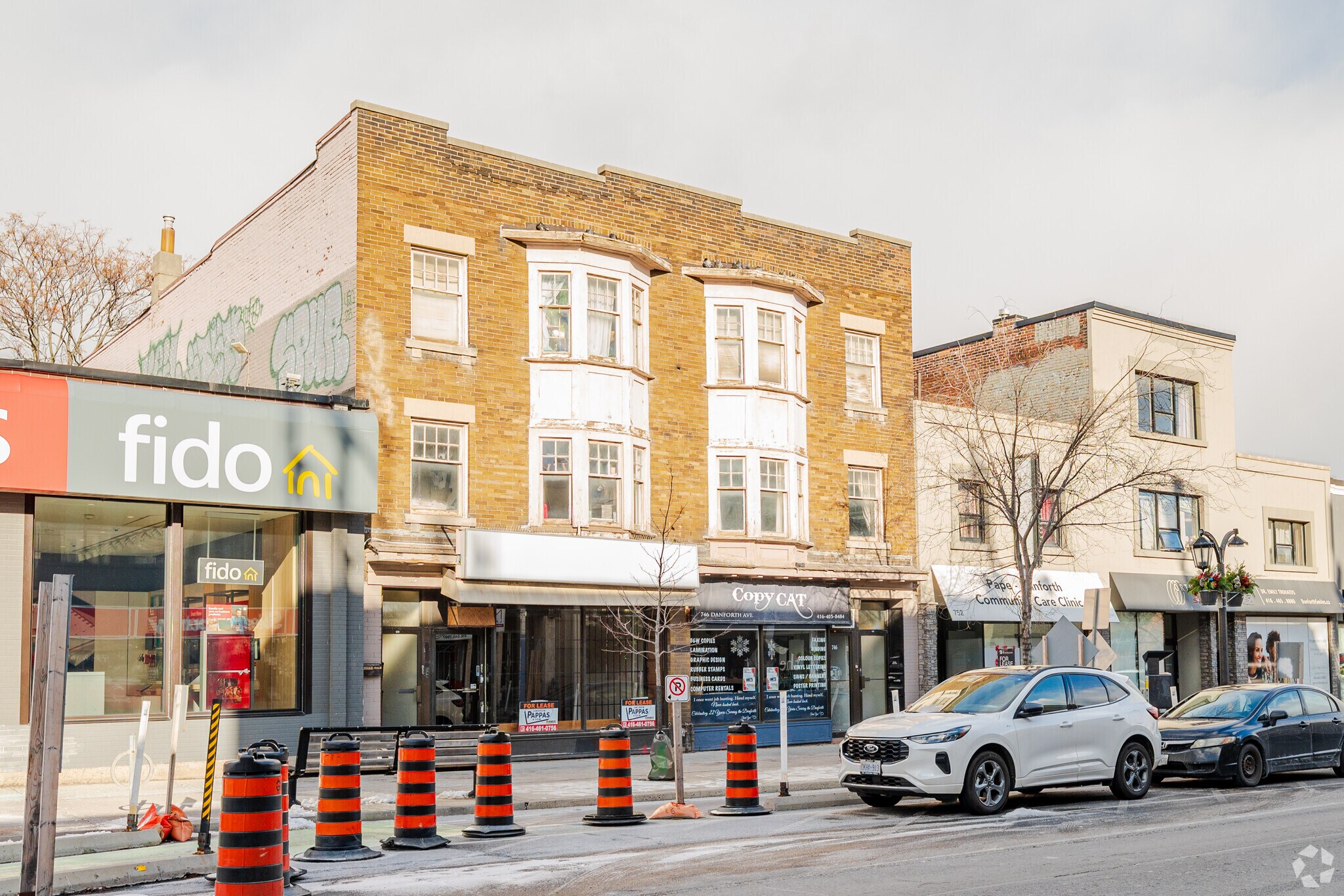 744-748 Danforth Ave, Toronto, ON for lease Primary Photo- Image 1 of 4