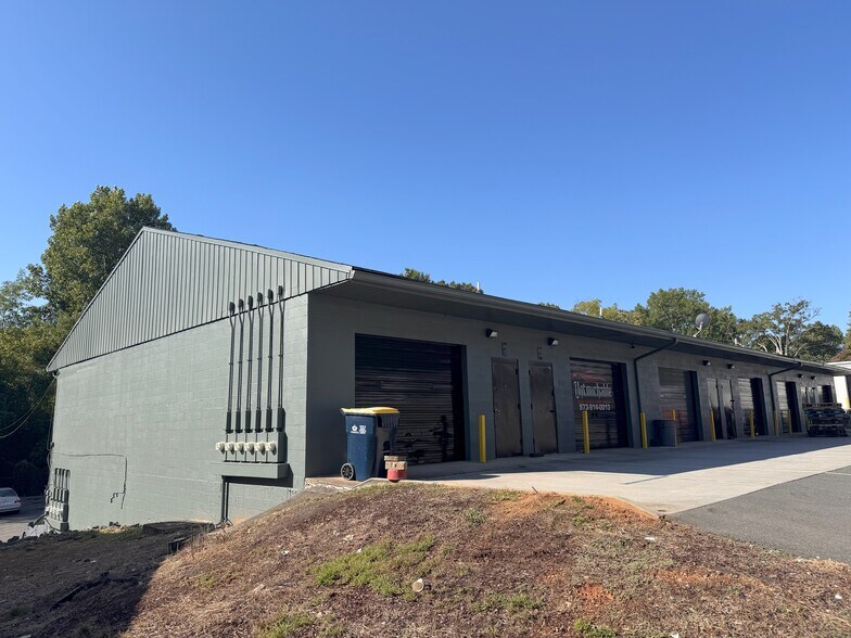 6016 Mcdaniel Ln, Charlotte, NC for lease - Building Photo - Image 2 of 7