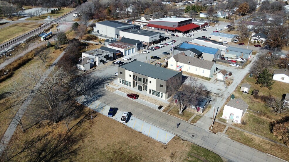102 Locust St, Hickman, NE for lease - Building Photo - Image 3 of 17