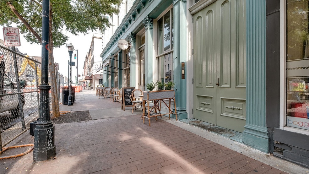 36 W Broughton St, Savannah, GA for lease - Building Photo - Image 2 of 25