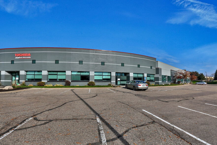 2930 Waters Rd, Eagan, MN for lease - Building Photo - Image 2 of 5