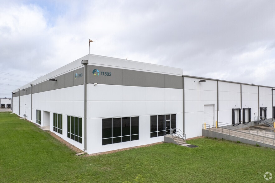 11503 Highway 225, La Porte, TX for lease - Building Photo - Image 2 of 6