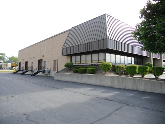 5853-5871 Creek Rd, Blue Ash, OH for lease - Building Photo - Image 3 of 5