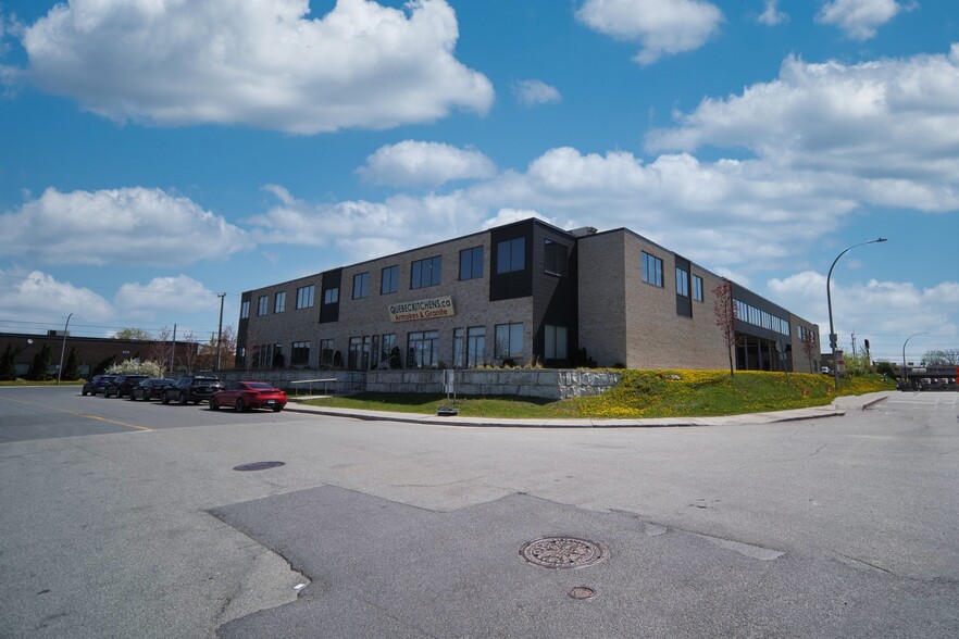 310-350 Rue Ness, Montréal, QC for sale - Building Photo - Image 3 of 23