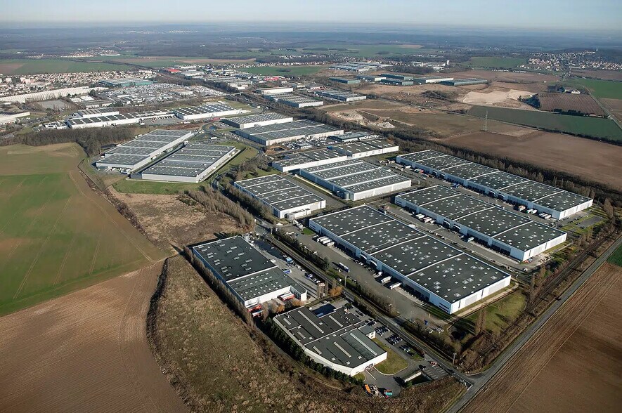 Industrial in Marly-la-Ville for lease - Building Photo - Image 1 of 10
