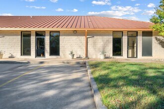 220-224 Fort Worth Hwy, Weatherford, TX for lease Building Photo- Image 2 of 28