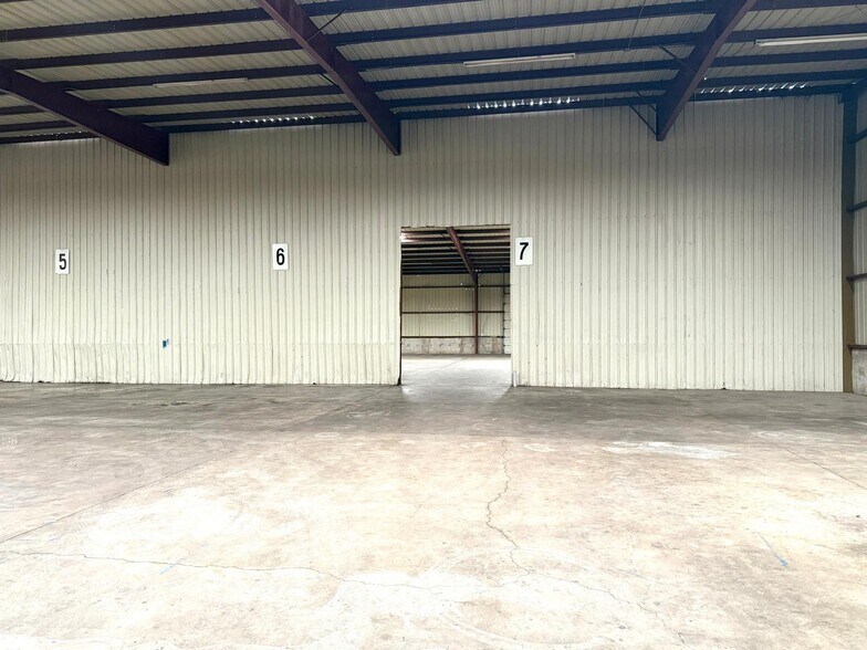 2303 Santa Rita Ave, Laredo, TX for lease - Building Photo - Image 3 of 15