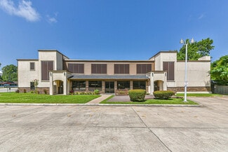 More details for 900 W Davis St, Conroe, TX - Office for Sale
