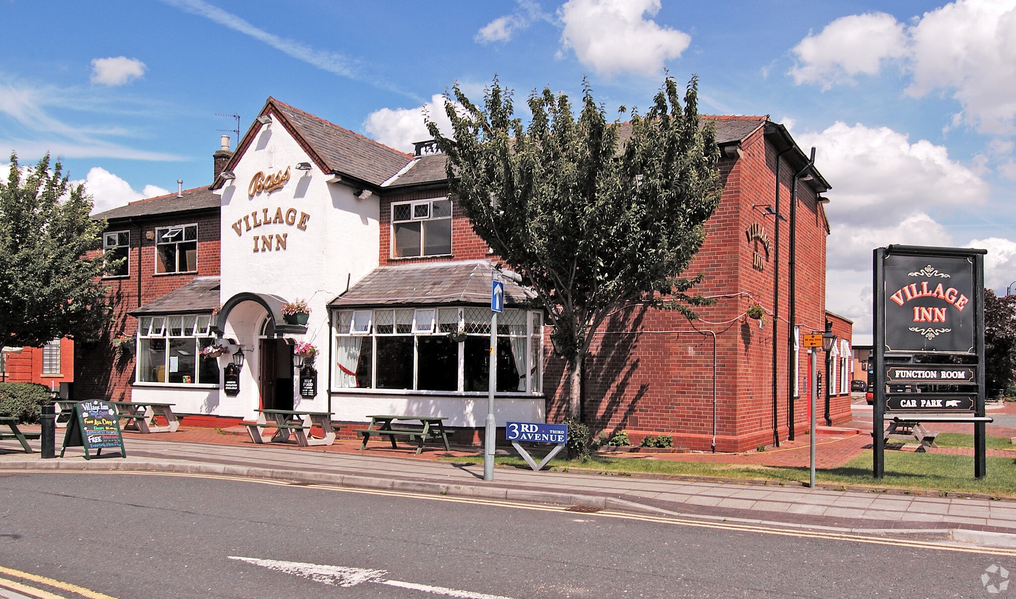 Third Av, Manchester for sale Primary Photo- Image 1 of 1