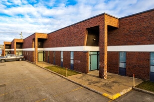 8411-8451 Ch Dalton, Mont-Royal QC - Warehouse