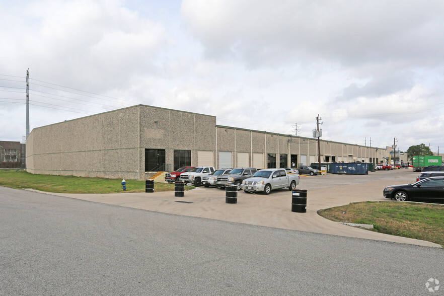 7052 Grand Blvd, Houston, TX for lease - Building Photo - Image 3 of 5