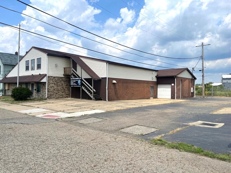 1107 Melchoir Pl SW, Canton, OH for sale - Building Photo - Image 2 of 25