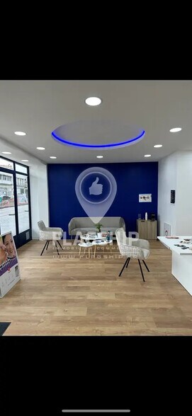 Retail in Noisy-le-Sec for lease - Interior Photo - Image 1 of 6