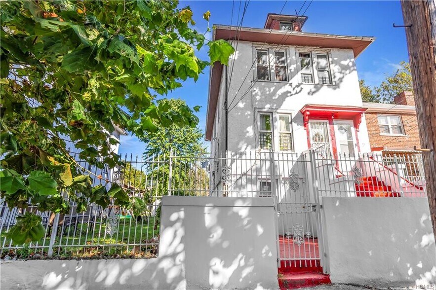 2063 Pitman Ave, Bronx, NY 10466