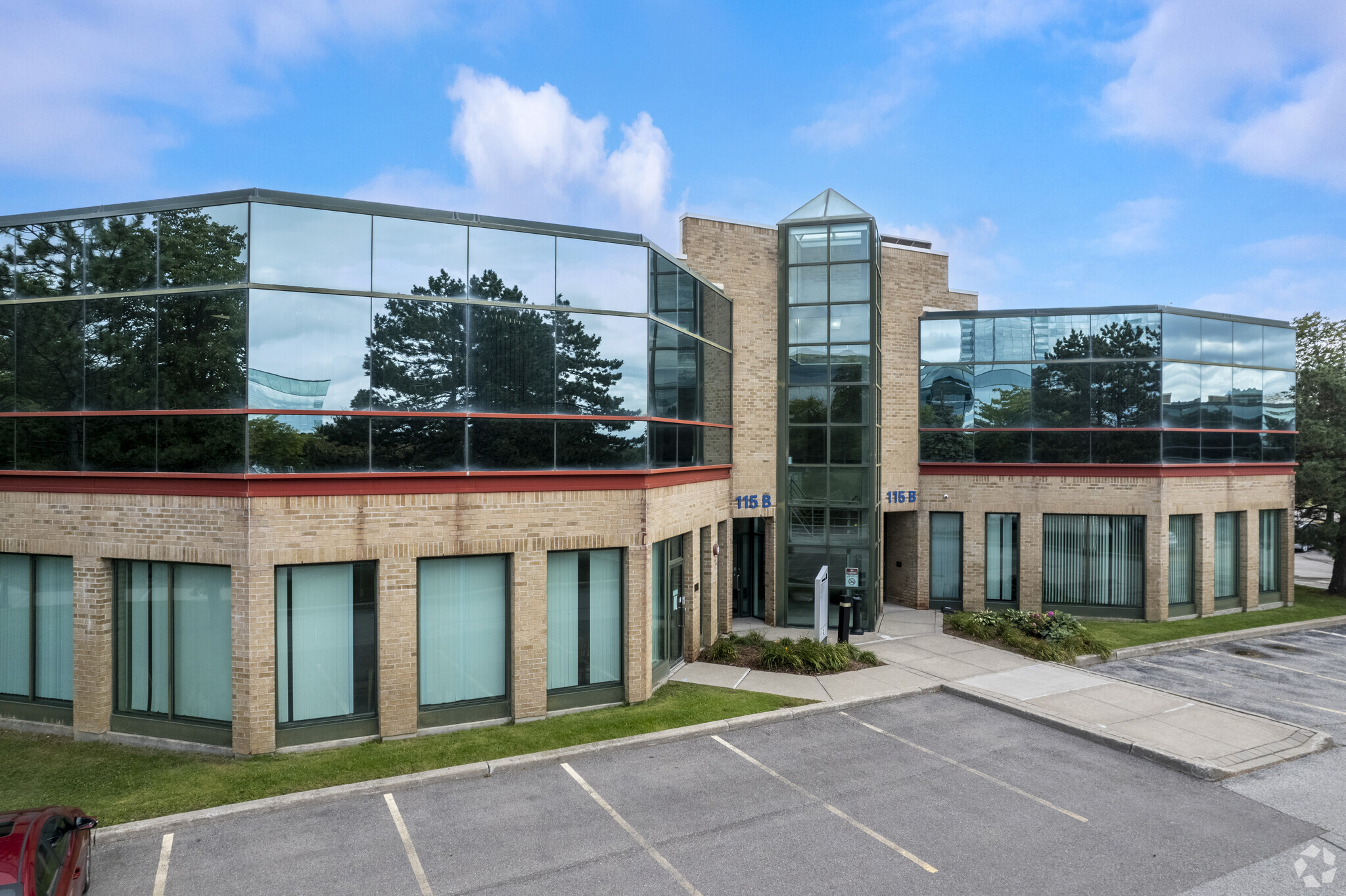 115 Matheson Blvd W, Mississauga, ON for lease Primary Photo- Image 1 of 6